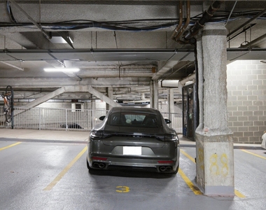845 N Kingsbury Street - Photo Thumbnail 16