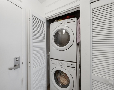 845 N Kingsbury Street - Photo Thumbnail 15