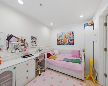 845 N Kingsbury Street - Photo Thumbnail 9