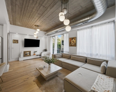 845 N Kingsbury Street - Photo Thumbnail 3