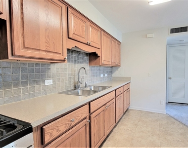 2820 Dundee Road - Photo Thumbnail 9