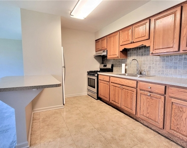 2820 Dundee Road - Photo Thumbnail 5