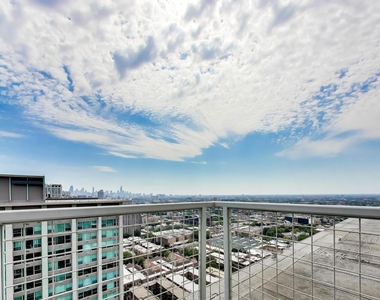 3600 N Lake Shore Drive - Photo Thumbnail 16