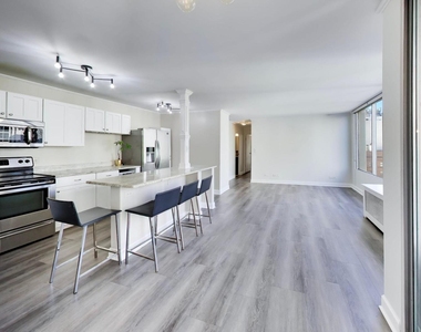 71 E Division Street - Photo Thumbnail 5