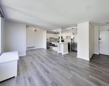 71 E Division Street - Photo Thumbnail 4