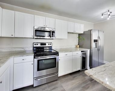 71 E Division Street - Photo Thumbnail 7