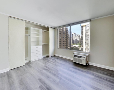 71 E Division Street - Photo Thumbnail 11