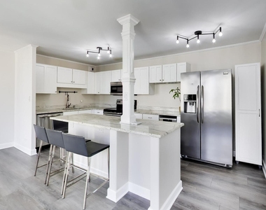 71 E Division Street - Photo Thumbnail 6