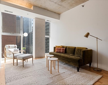 550 N Saint Clair Street - Photo Thumbnail 10