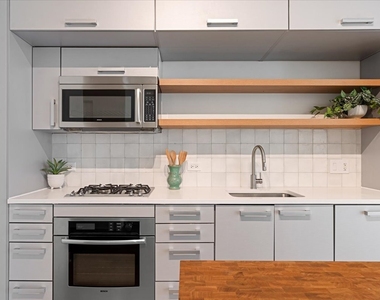 550 N Saint Clair Street - Photo Thumbnail 6