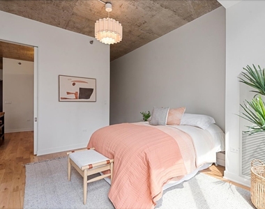 550 N Saint Clair Street - Photo Thumbnail 14