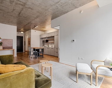 550 N Saint Clair Street - Photo Thumbnail 11