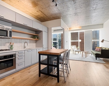 550 N Saint Clair Street - Photo Thumbnail 3
