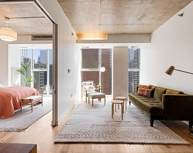 550 N Saint Clair Street - Photo Thumbnail 8