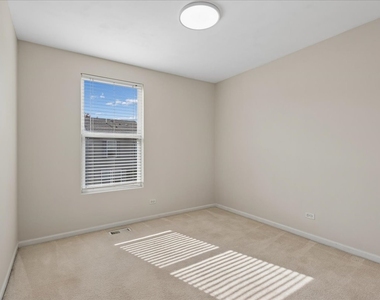 1526 Bristol Lane - Photo Thumbnail 13