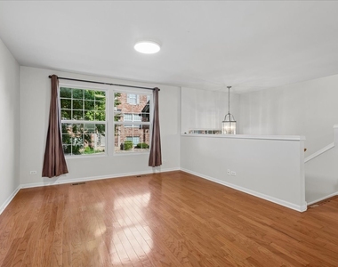 1526 Bristol Lane - Photo Thumbnail 2