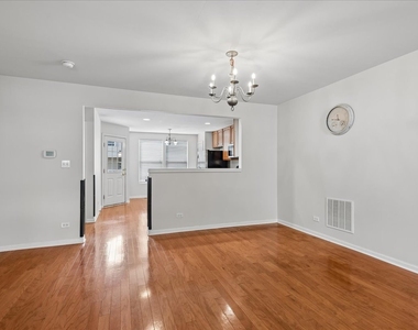 1526 Bristol Lane - Photo Thumbnail 4