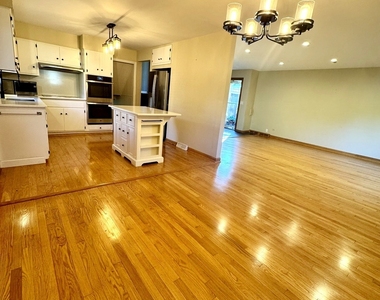 205 Glenview Road - Photo Thumbnail 5