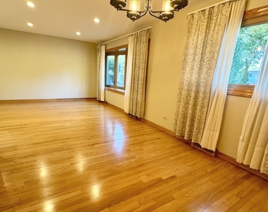 205 Glenview Road - Photo Thumbnail 4