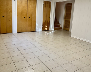 205 Glenview Road - Photo Thumbnail 12