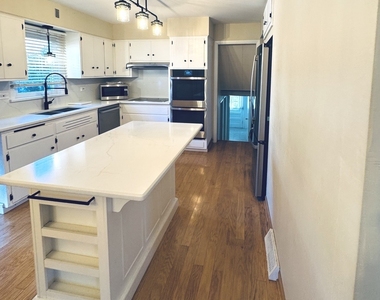 205 Glenview Road - Photo Thumbnail 2