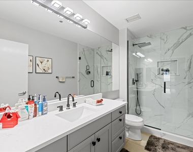 1335 S Prairie Avenue - Photo Thumbnail 10