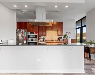1335 S Prairie Avenue - Photo Thumbnail 3