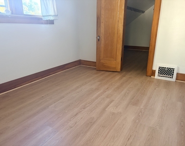 733 S Union Street - Photo Thumbnail 4