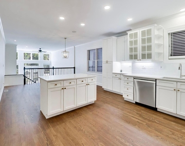3928 N Greenview Avenue - Photo Thumbnail 10