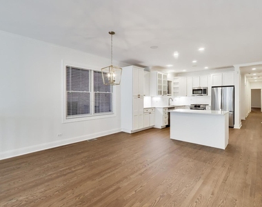 3928 N Greenview Avenue - Photo Thumbnail 6