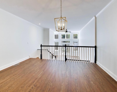 3928 N Greenview Avenue - Photo Thumbnail 4