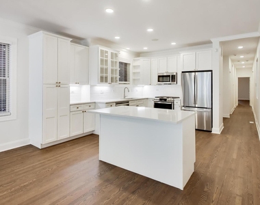 3928 N Greenview Avenue - Photo Thumbnail 7