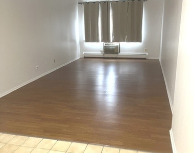 835 Pearson Street - Photo Thumbnail 3