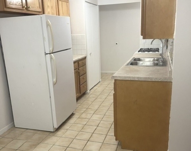 835 Pearson Street - Photo Thumbnail 6