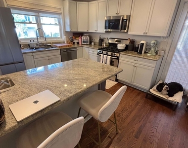 3325 N Racine Avenue - Photo Thumbnail 2
