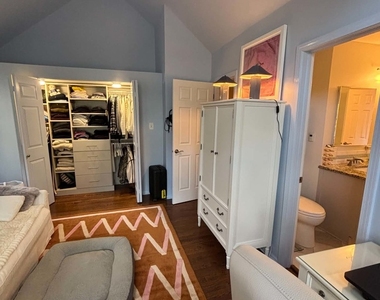 3325 N Racine Avenue - Photo Thumbnail 8