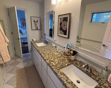 3325 N Racine Avenue - Photo Thumbnail 12