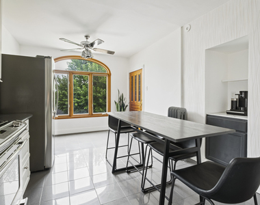 3819 N Sacramento Avenue - Photo Thumbnail 9