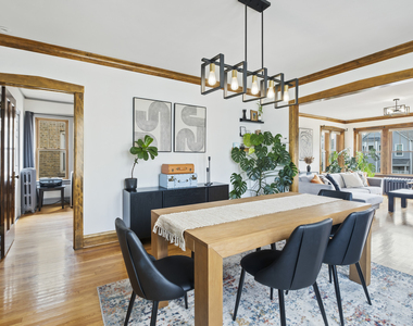 3819 N Sacramento Avenue - Photo Thumbnail 5