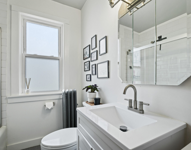 3819 N Sacramento Avenue - Photo Thumbnail 10