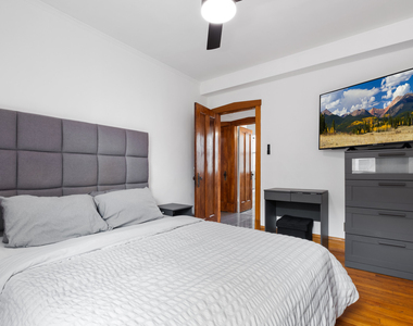 3819 N Sacramento Avenue - Photo Thumbnail 11