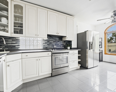 3819 N Sacramento Avenue - Photo Thumbnail 8