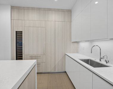 305 S Racine Avenue - Photo Thumbnail 13