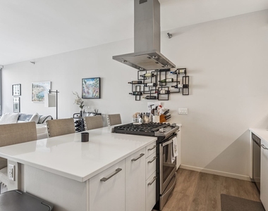 8 E Huron Street - Photo Thumbnail 1