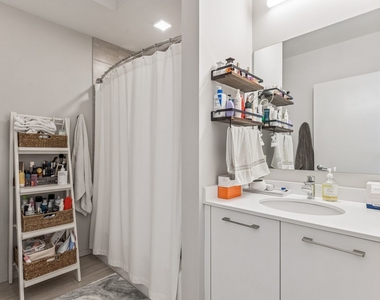 8 E Huron Street - Photo Thumbnail 6