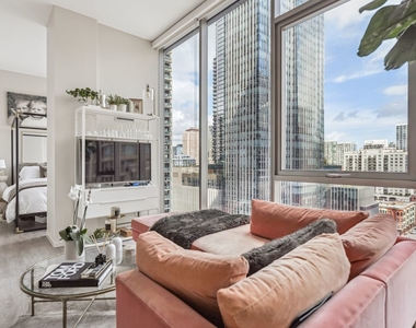 8 E Huron Street - Photo Thumbnail 1
