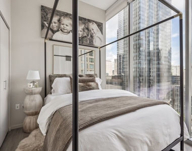 8 E Huron Street - Photo Thumbnail 2