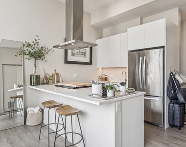 8 E Huron Street - Photo Thumbnail 6