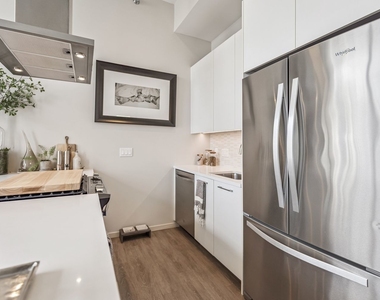 8 E Huron Street - Photo Thumbnail 7