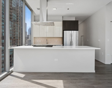 8 E Huron Street - Photo Thumbnail 4
